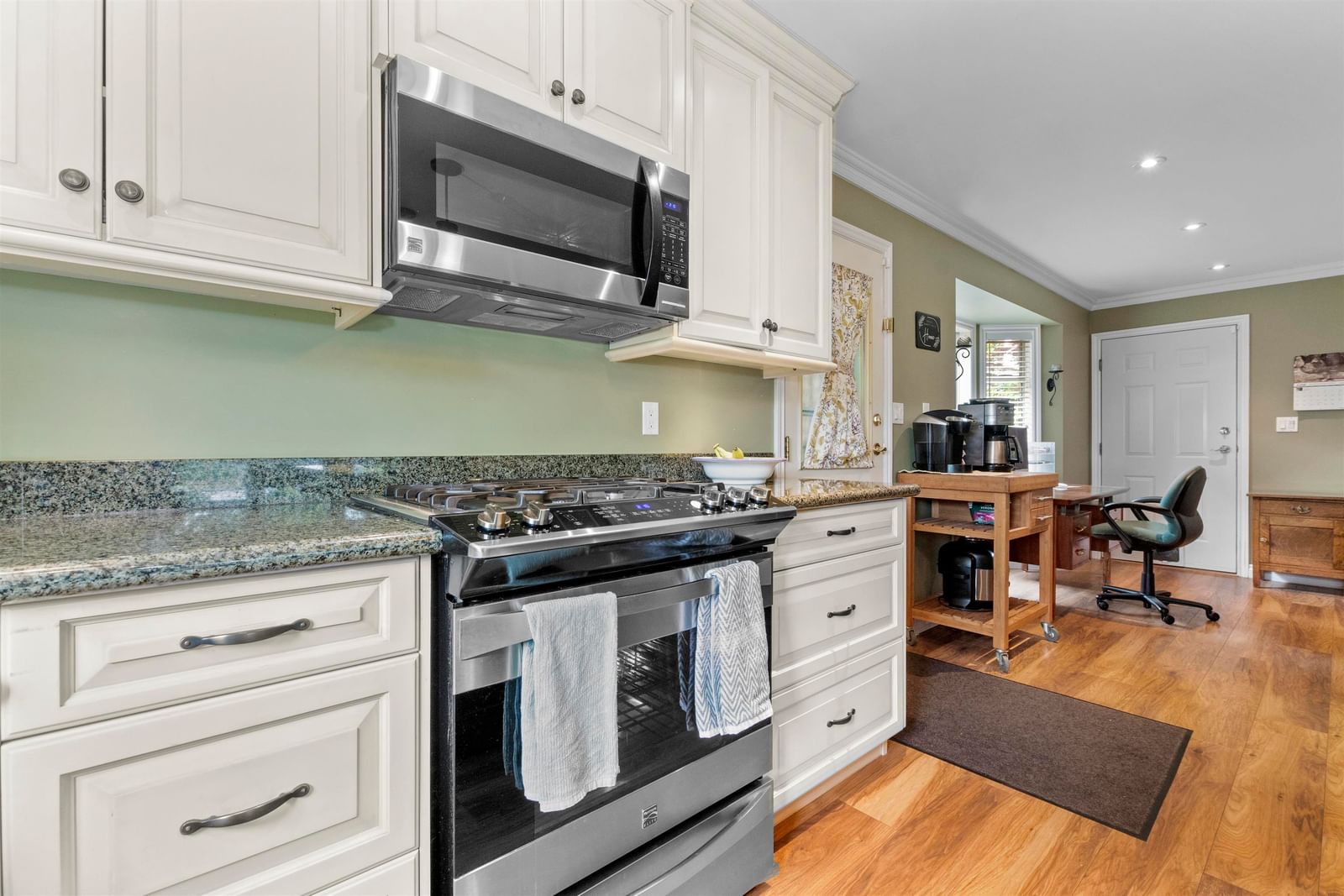 Listing Image 11