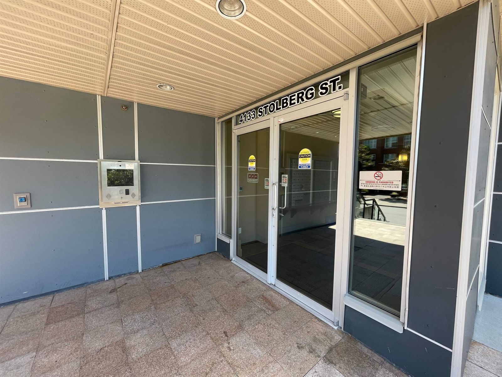 Listing Image 4