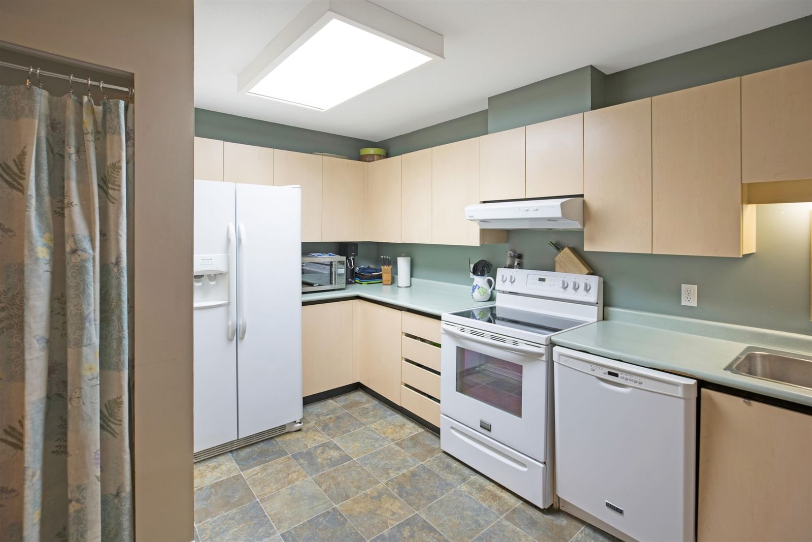 Listing Image 10