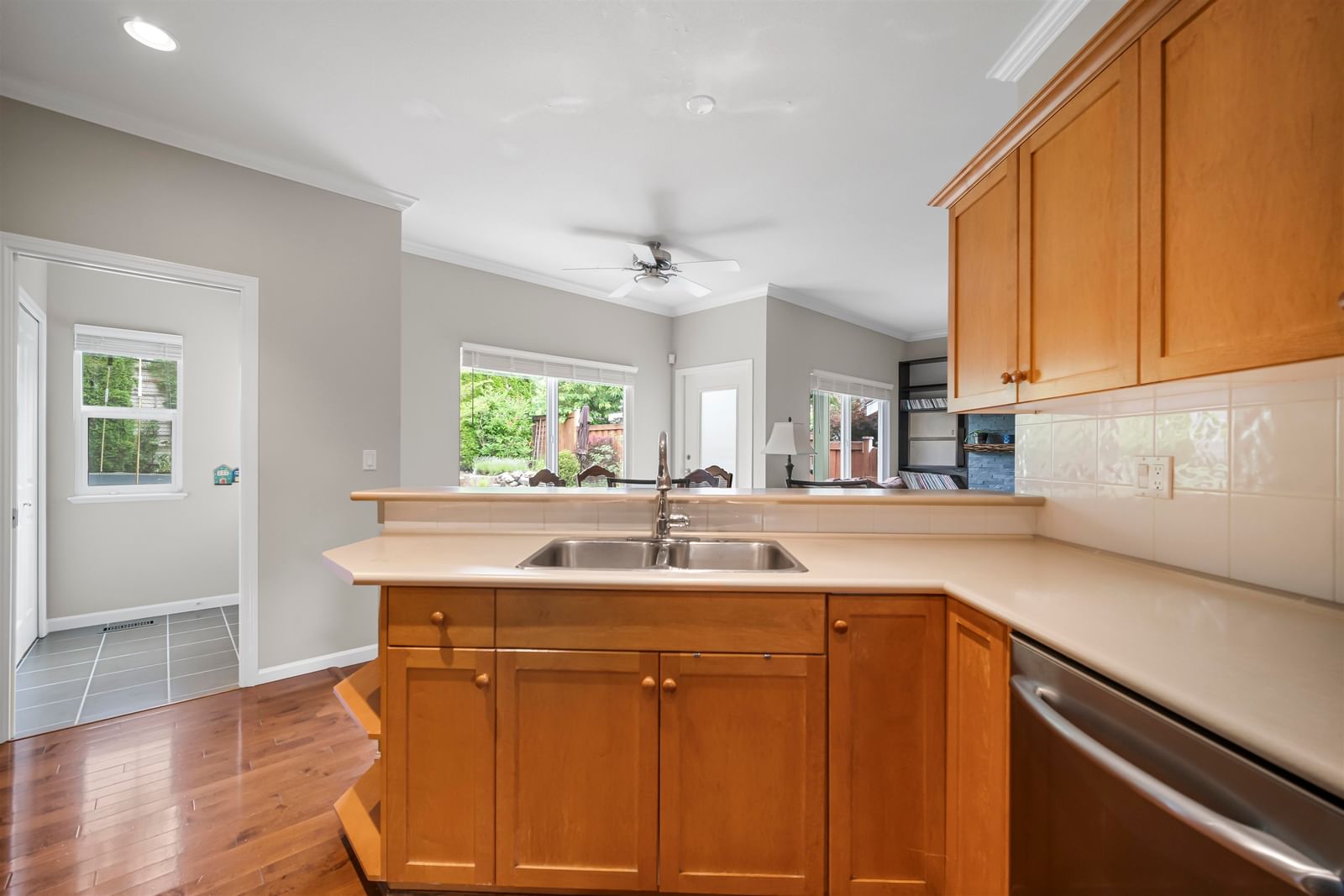 Listing Image 12