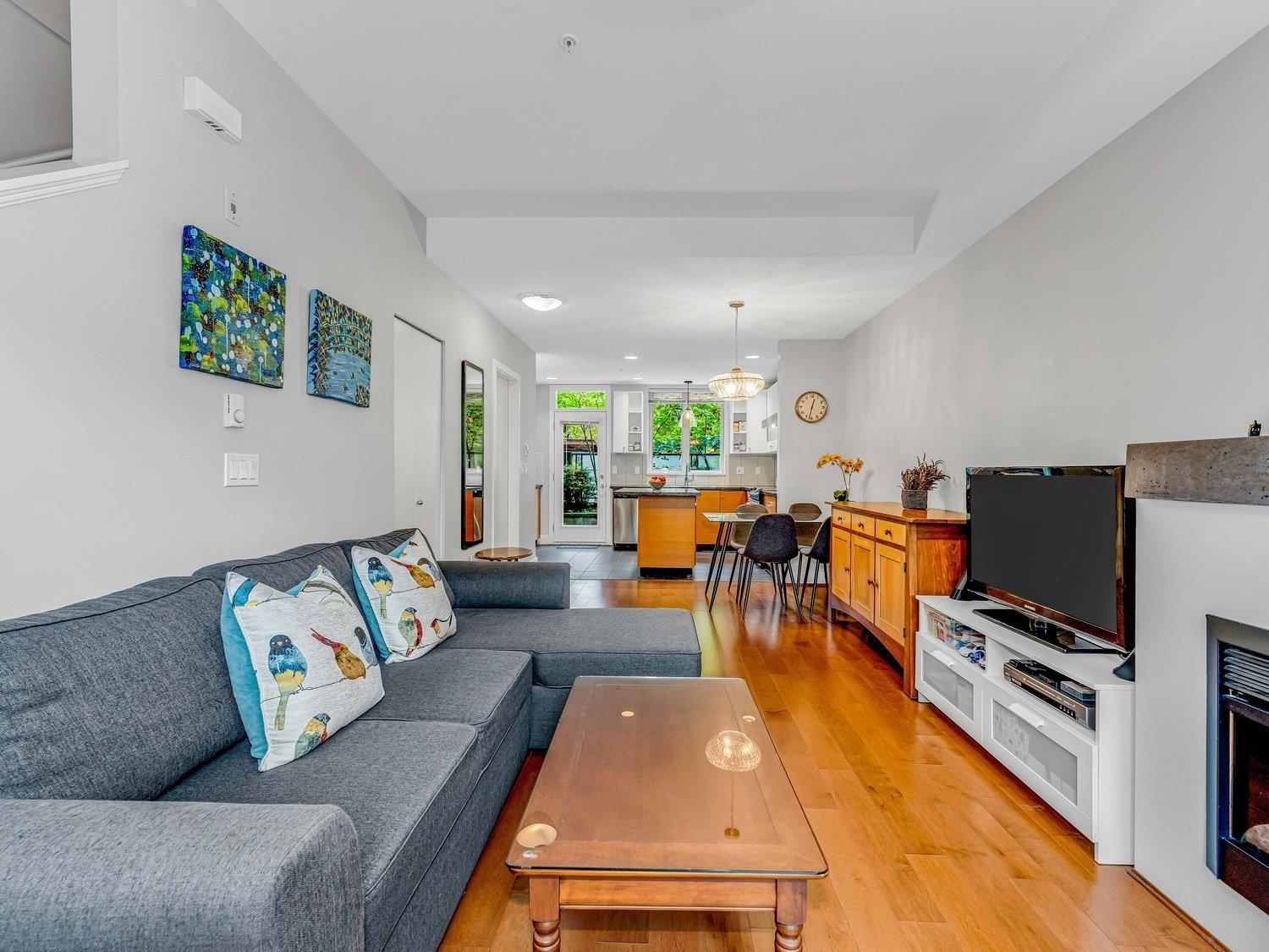 Listing Image 4