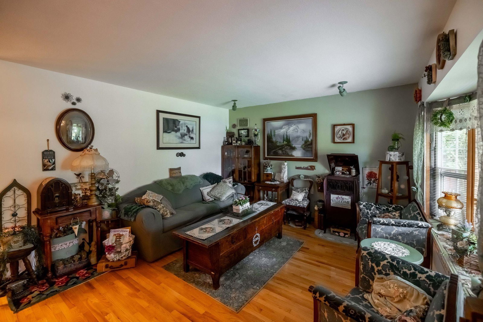 Listing Image 8