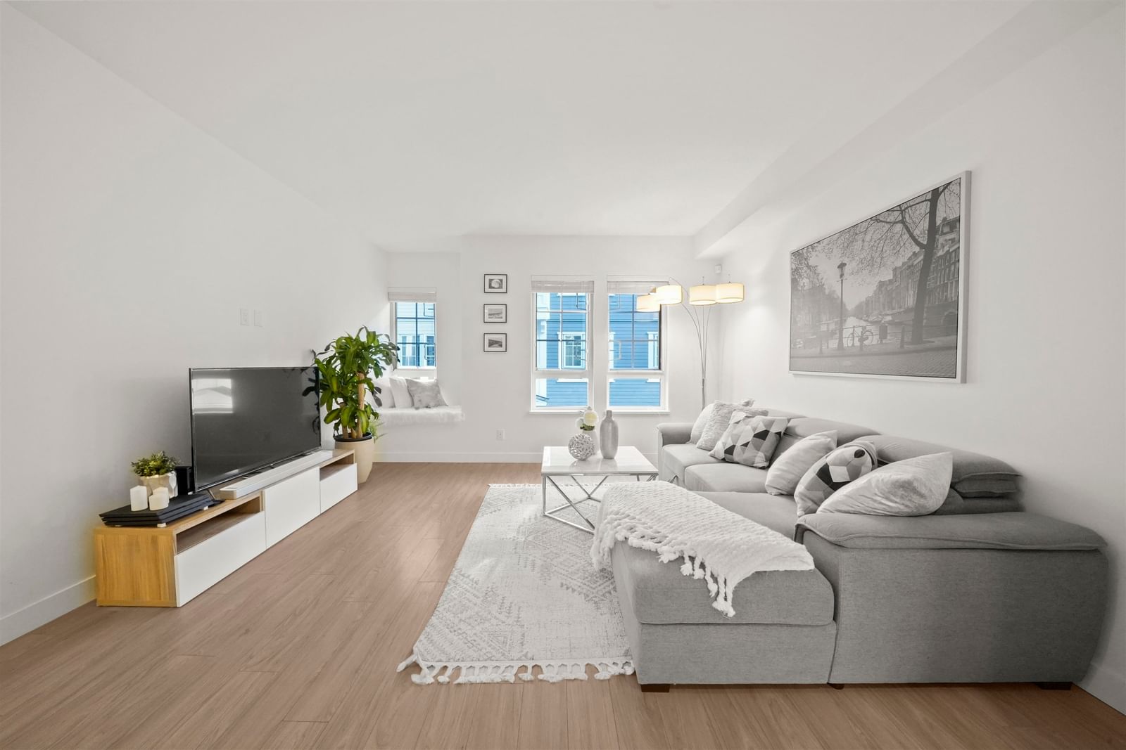 Listing Image 5