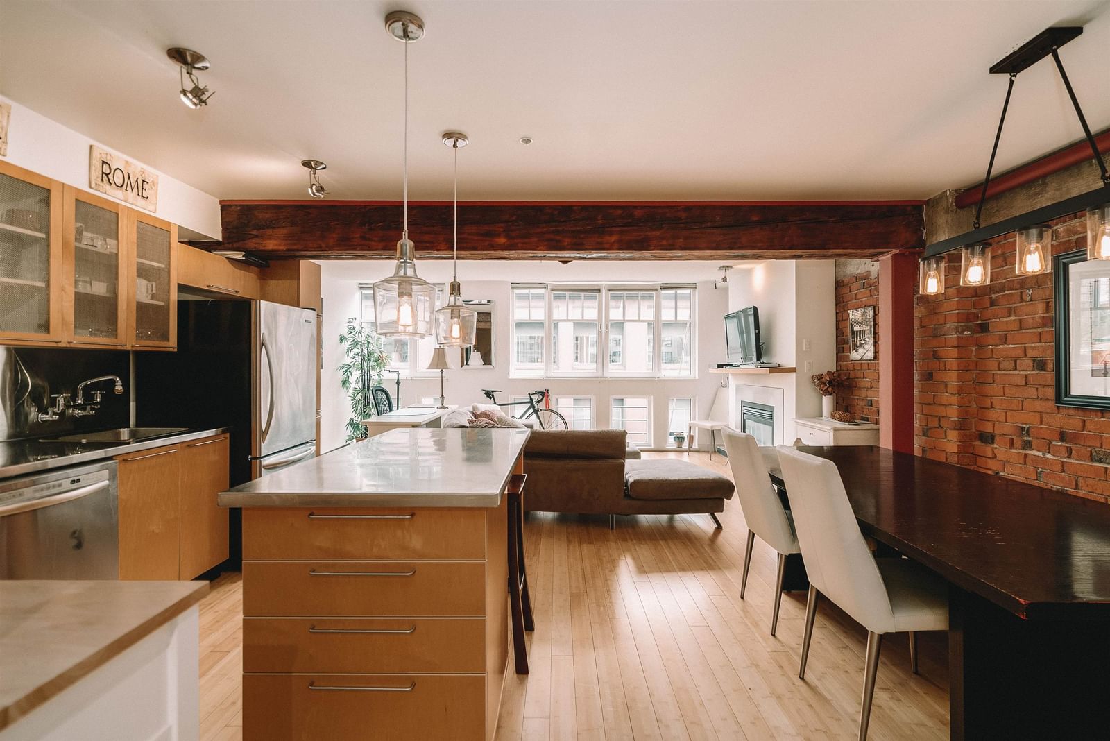 Listing Image 4