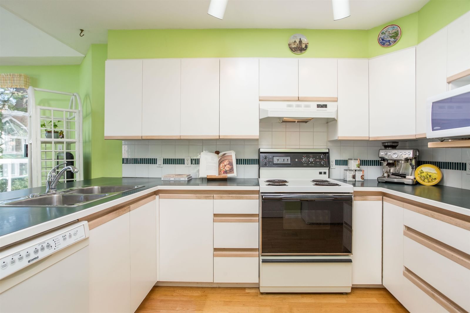 Listing Image 18