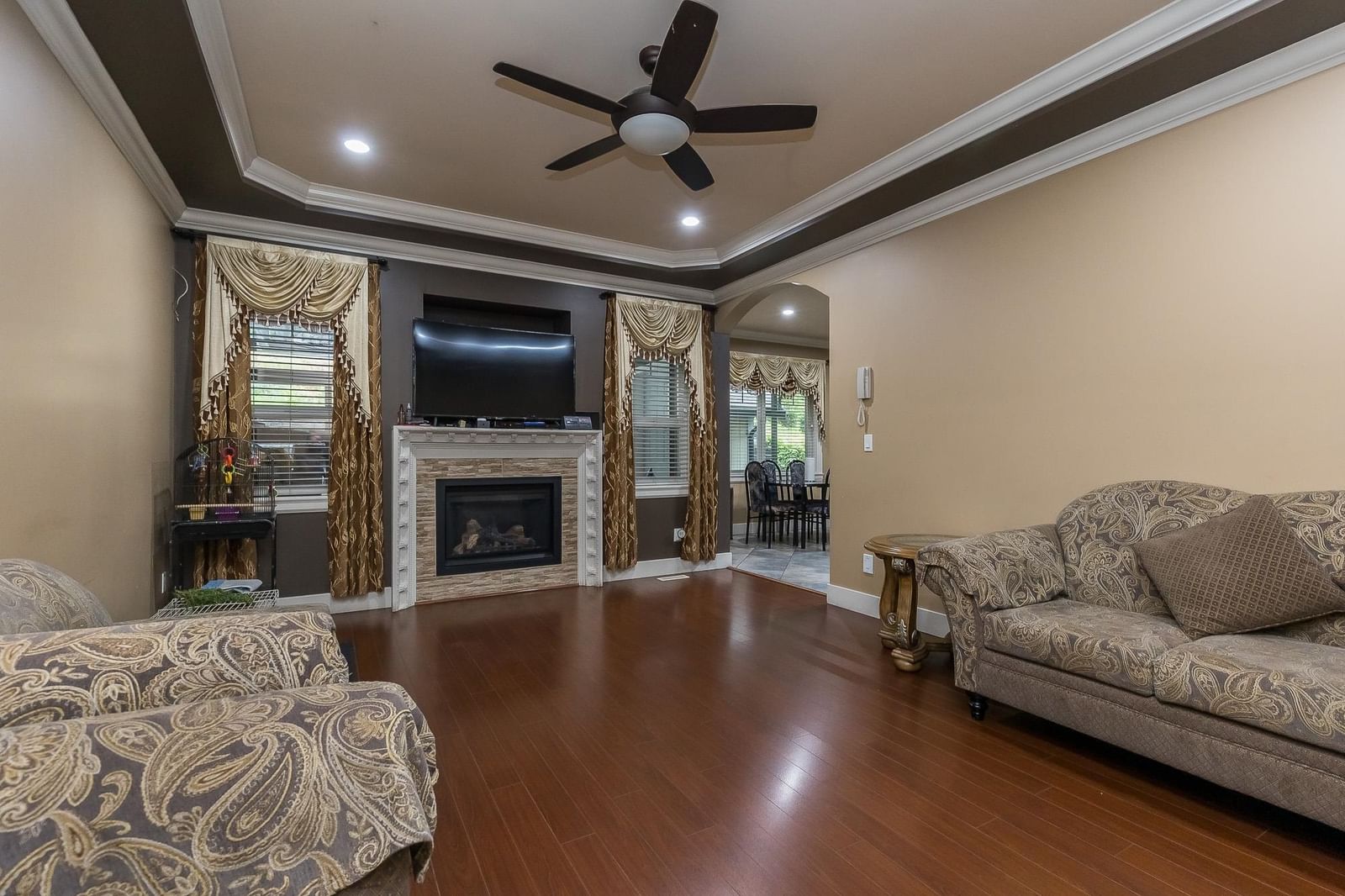 Listing Image 11