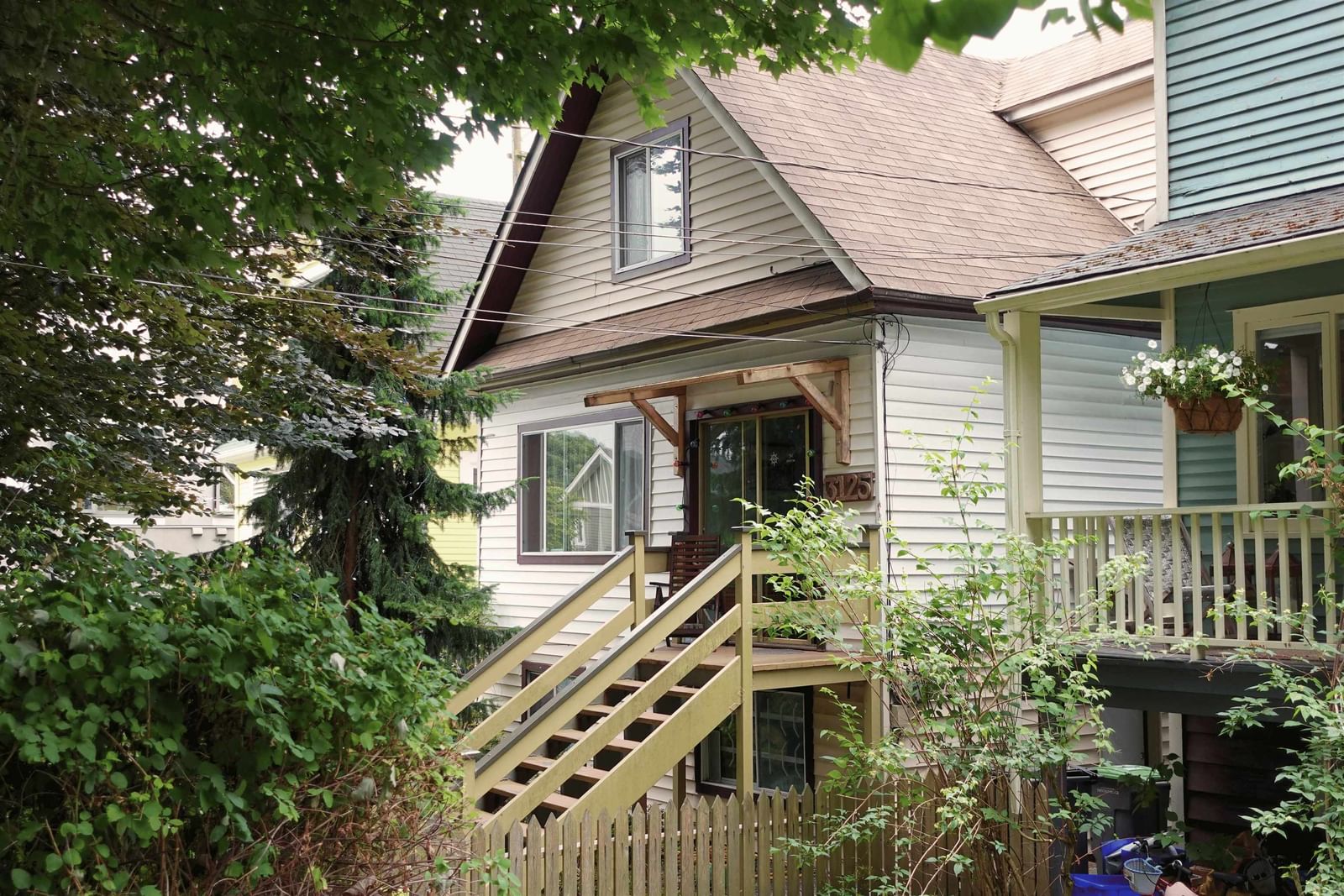 Listing Image 4