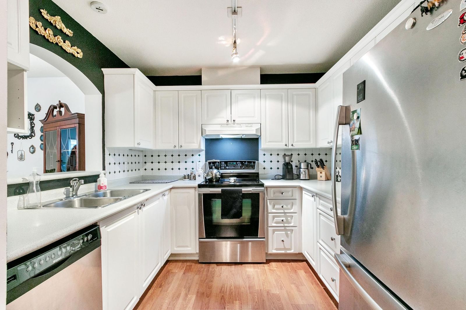 Listing Image 9