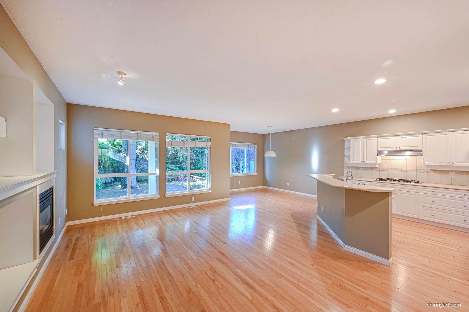 Listing Image 11