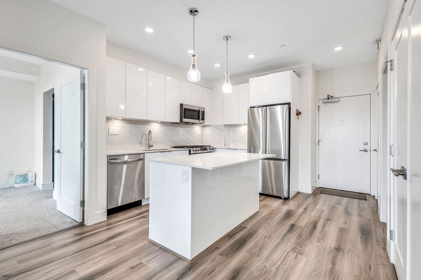Listing Image 9