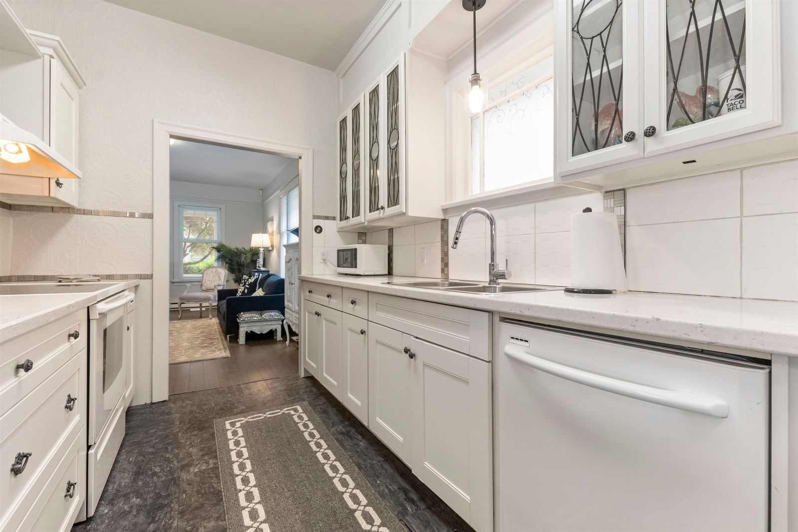 Listing Image 12