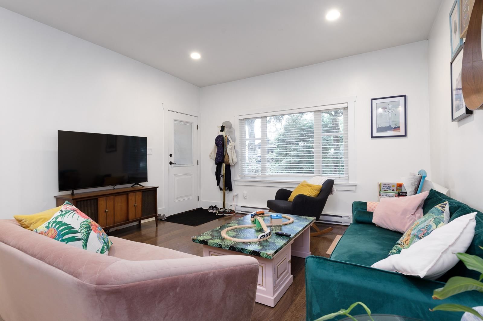 Listing Image 3
