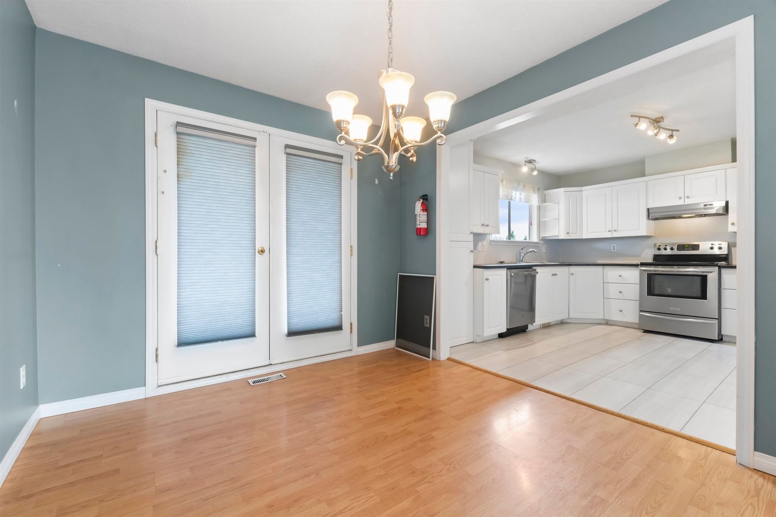 Listing Image 9