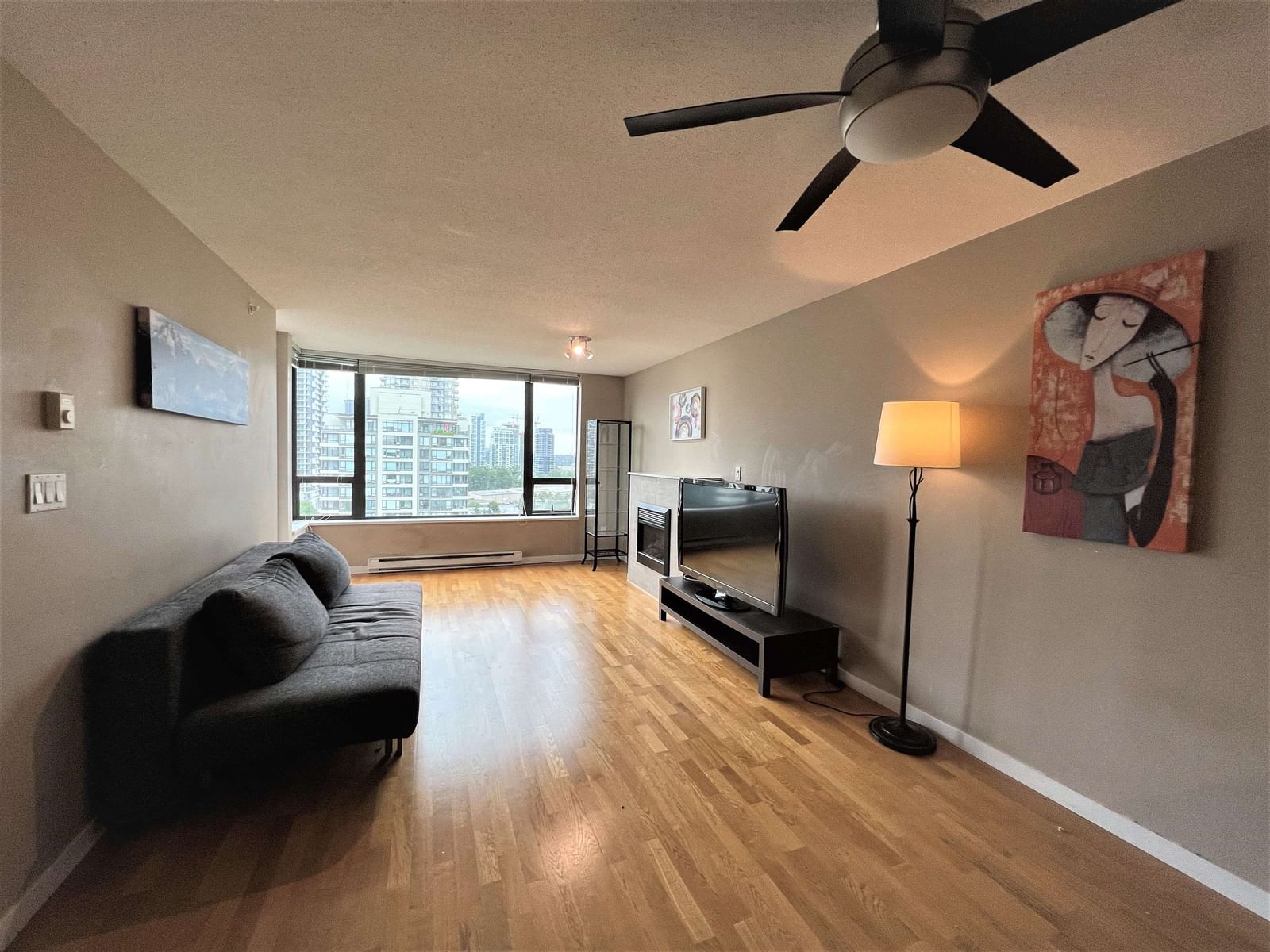 Listing Image 8