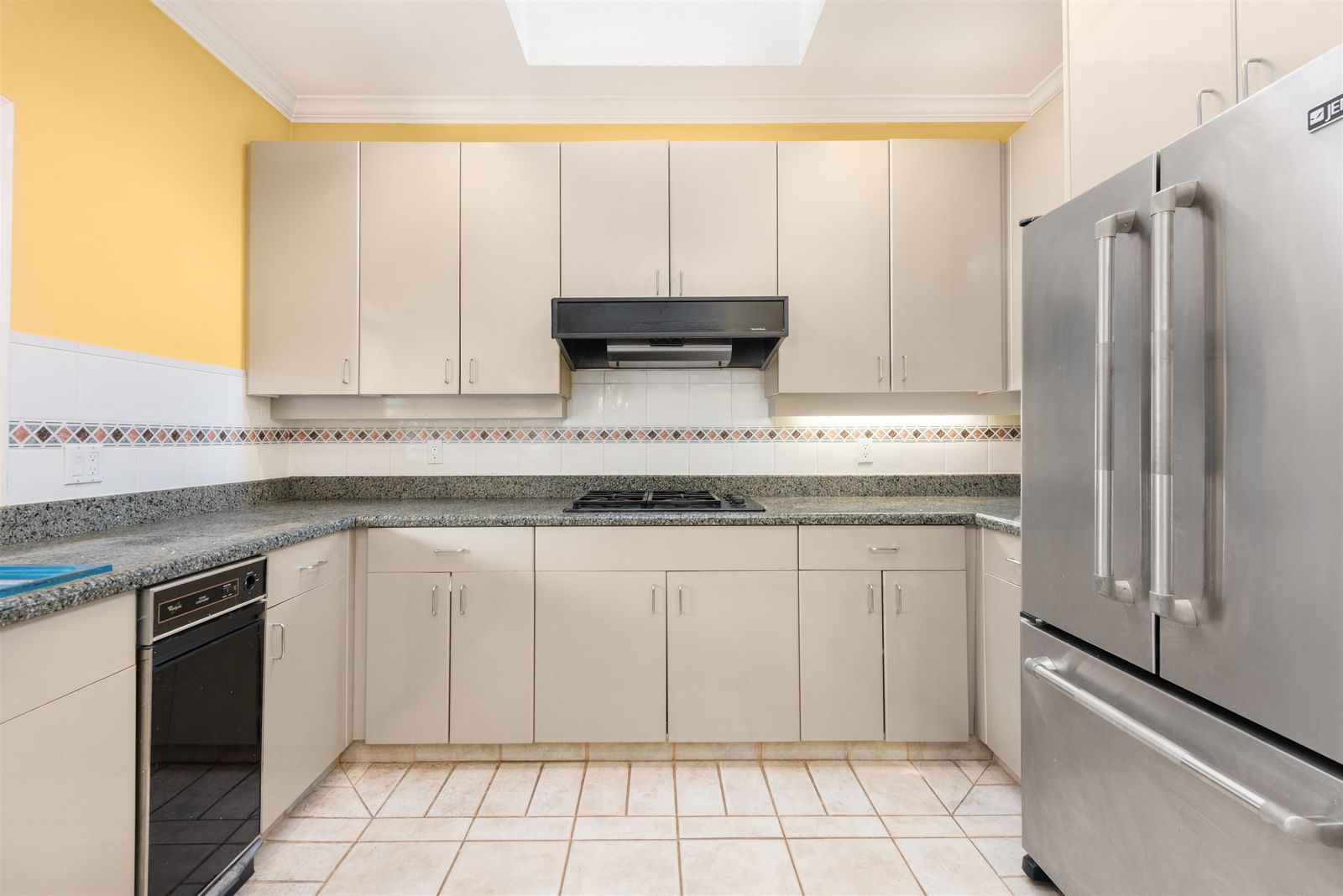 Listing Image 13