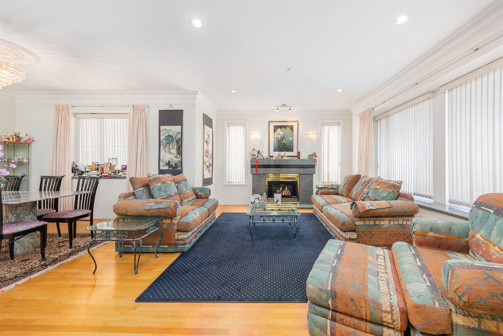 Listing Image 4