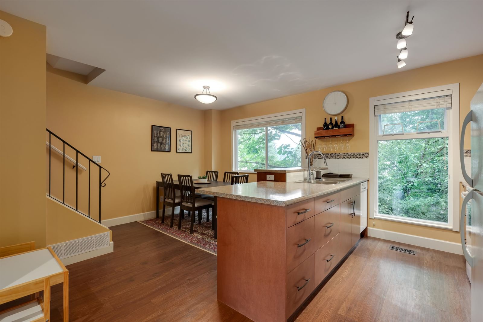 Listing Image 8