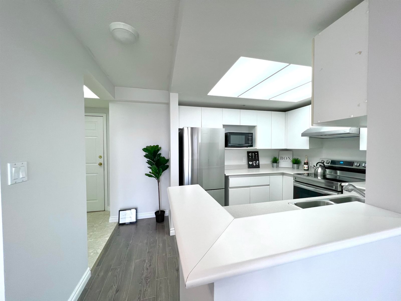 Listing Image 10