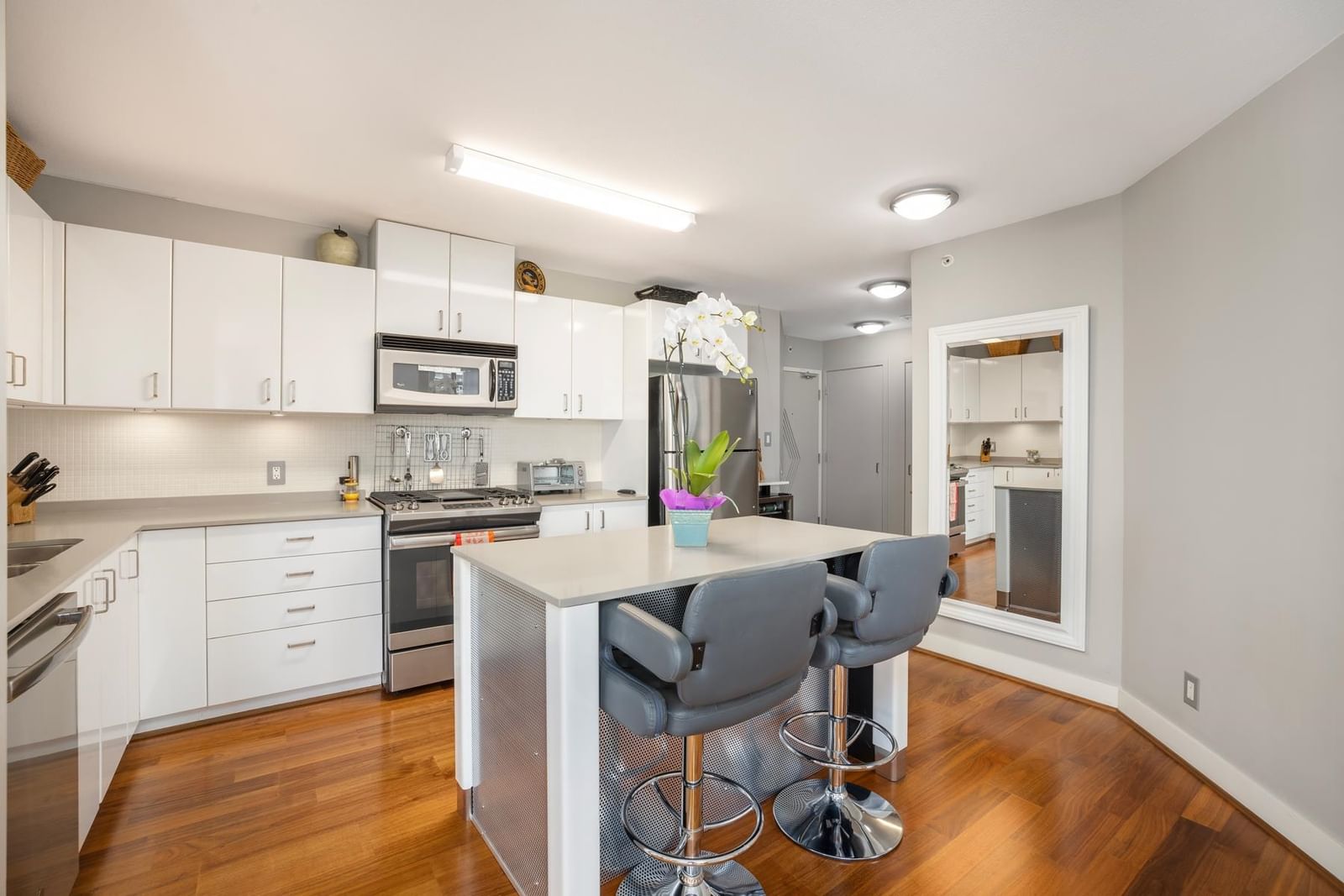 Listing Image 8