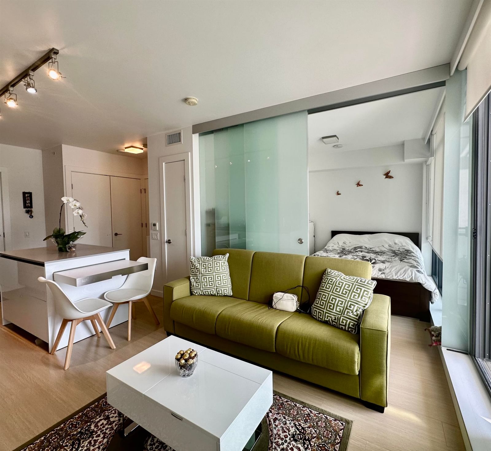 Listing Image 12