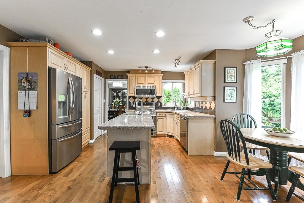 Listing Image 11