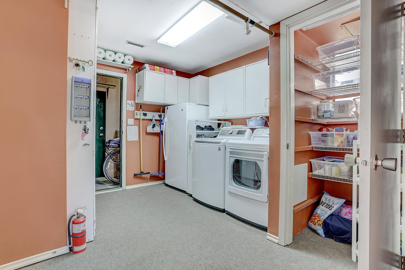 Listing Image 12