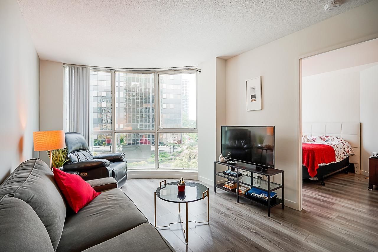 Listing Image 11