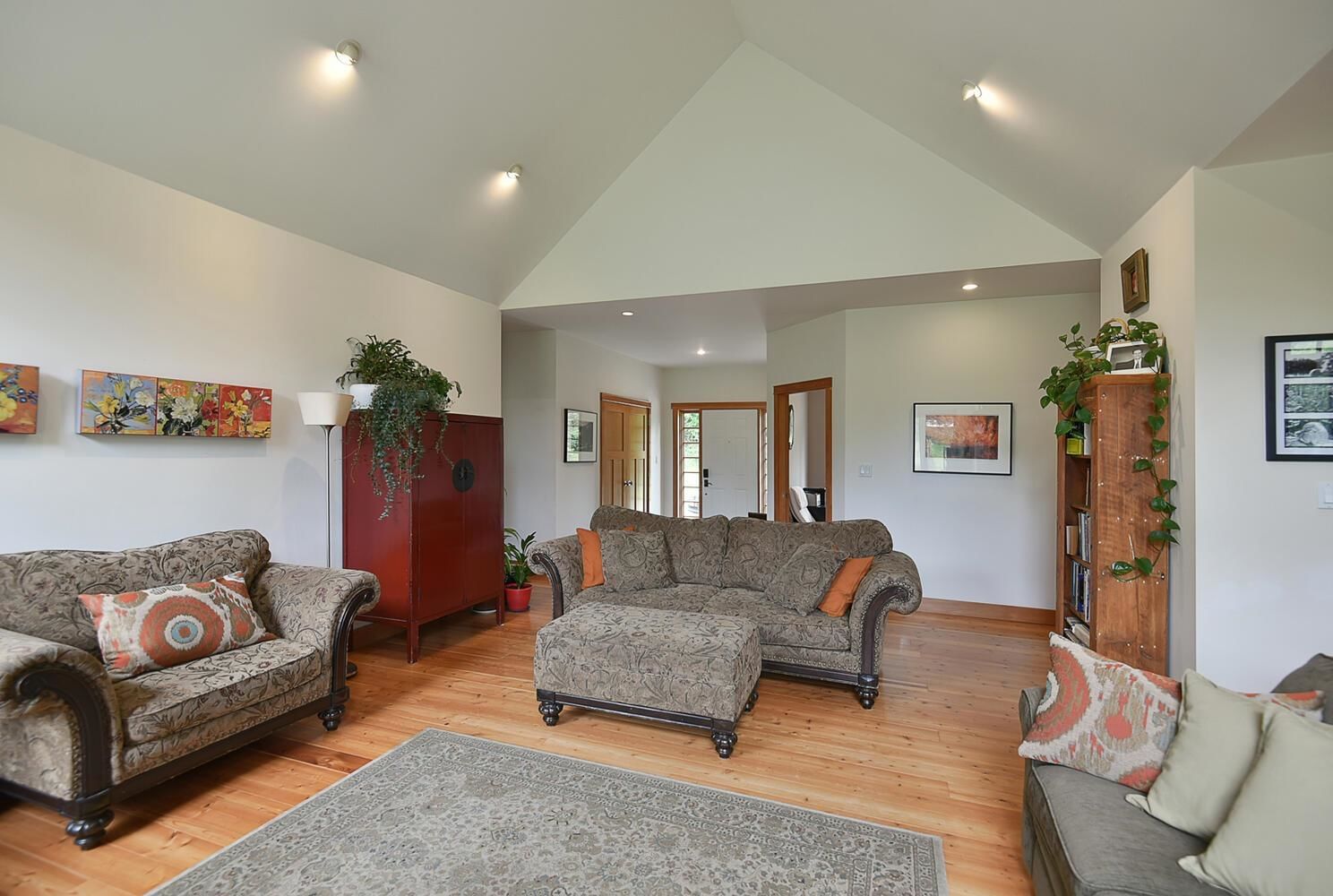 Listing Image 4