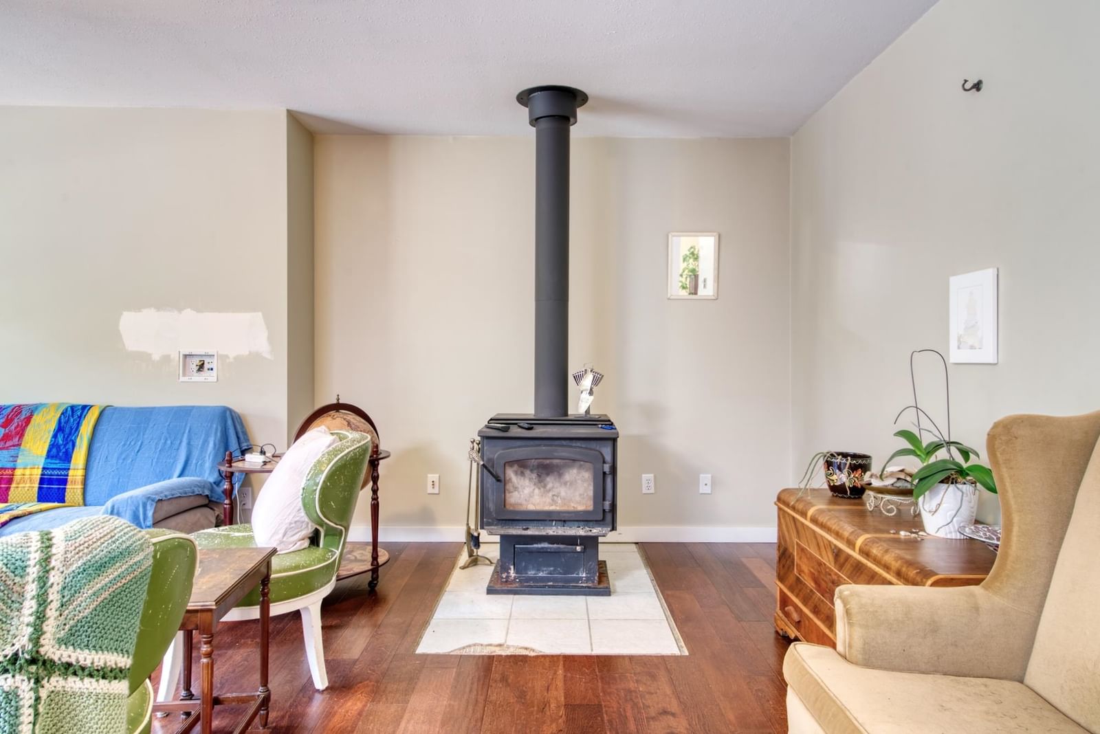 Listing Image 11