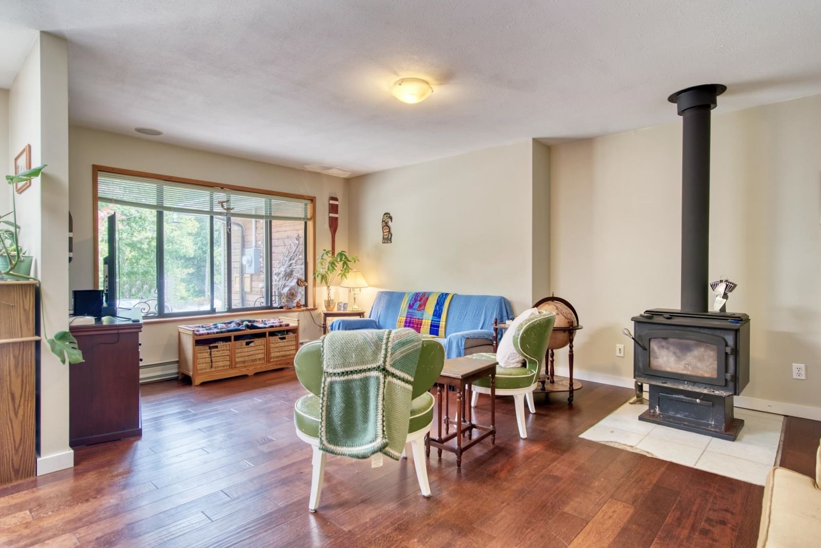 Listing Image 12