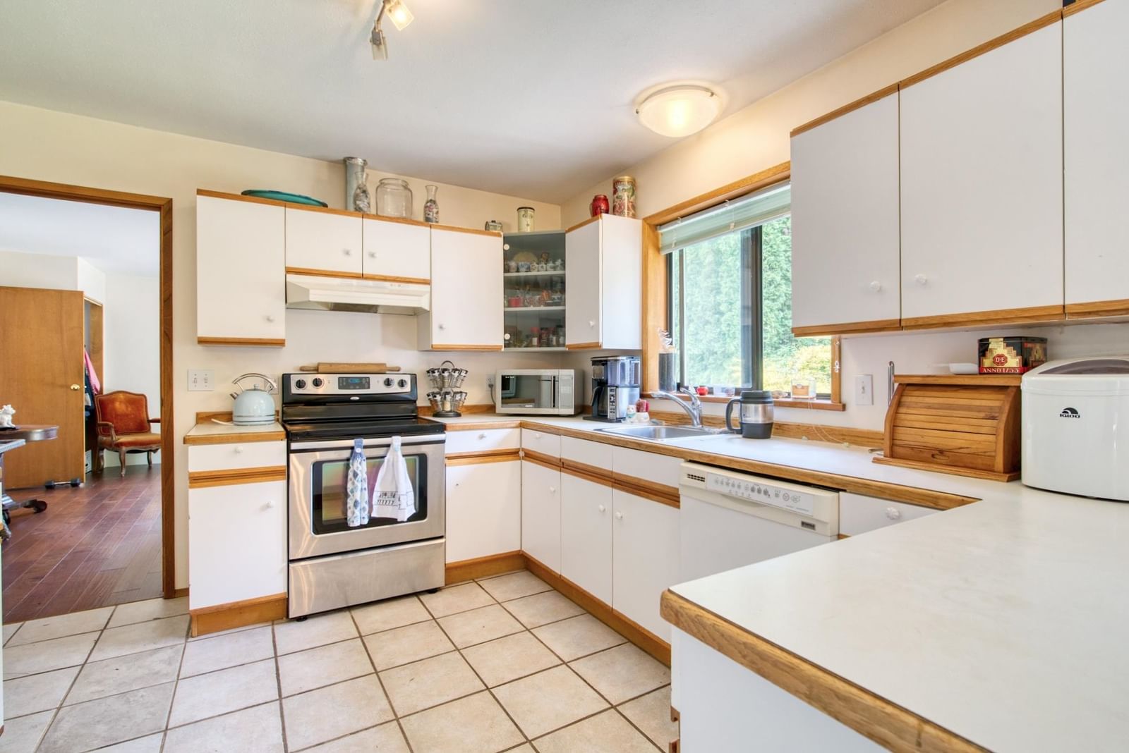 Listing Image 6