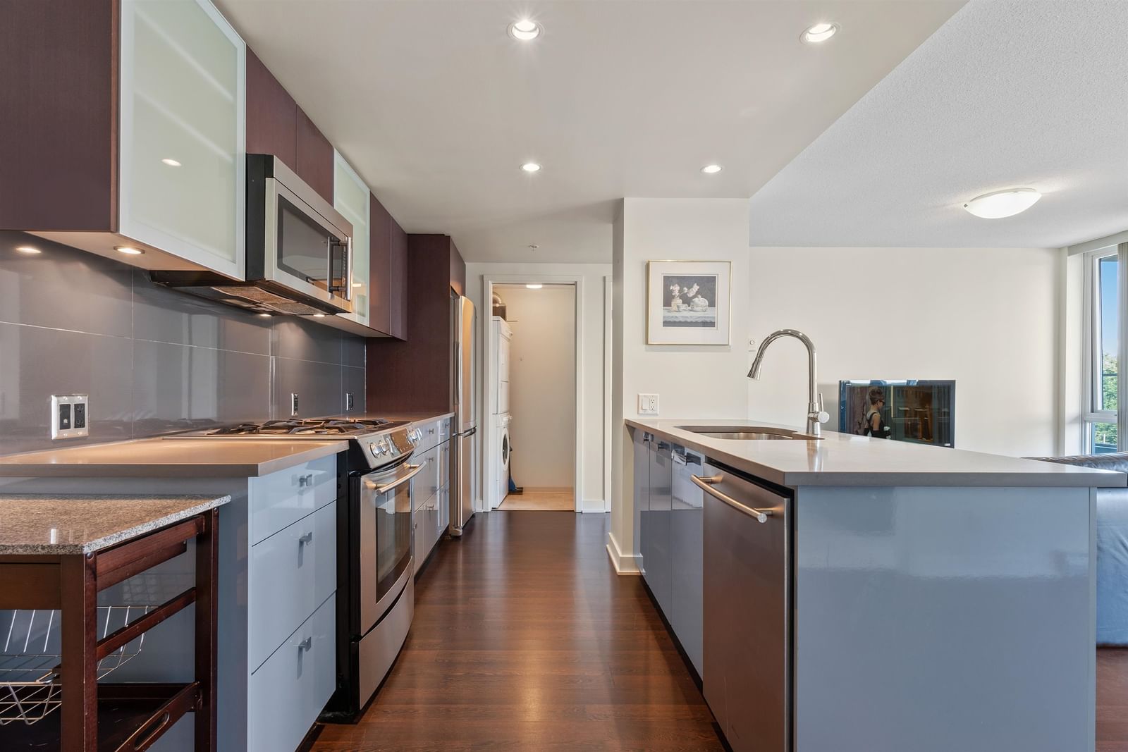 Listing Image 5