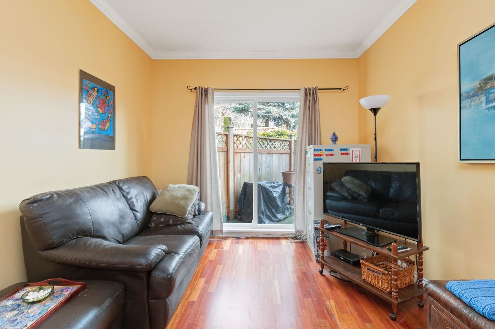 Listing Image 4