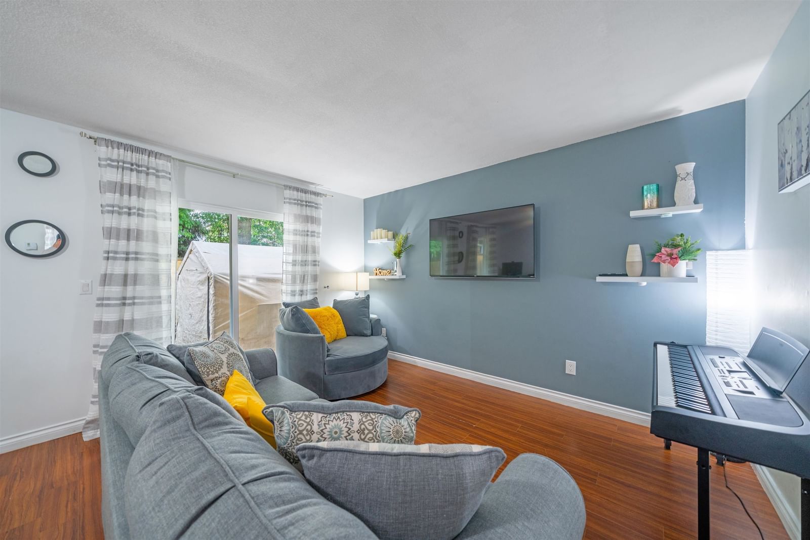 Listing Image 9