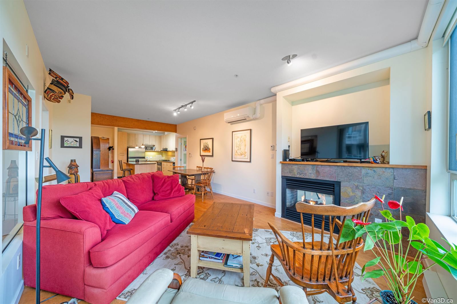 Listing photo 2