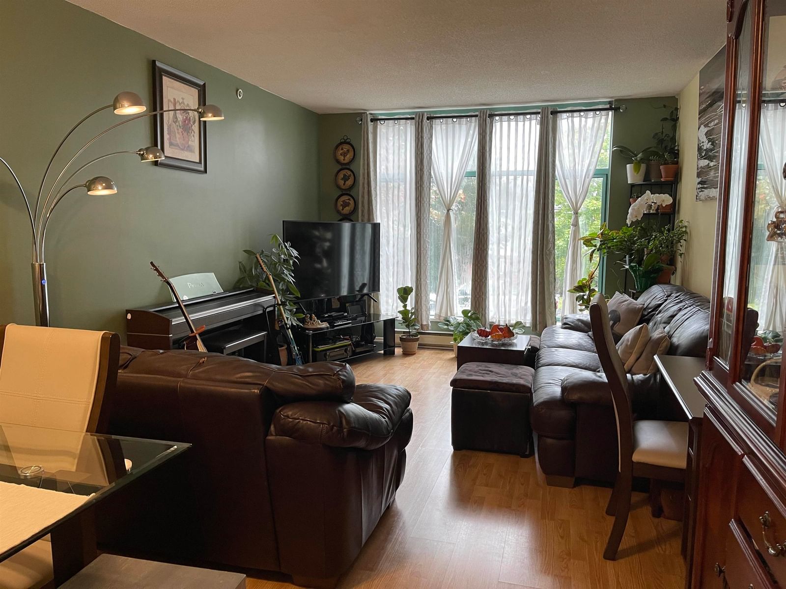 Listing Image 3