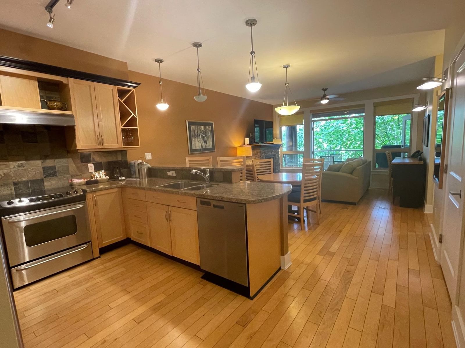 Listing Image 3