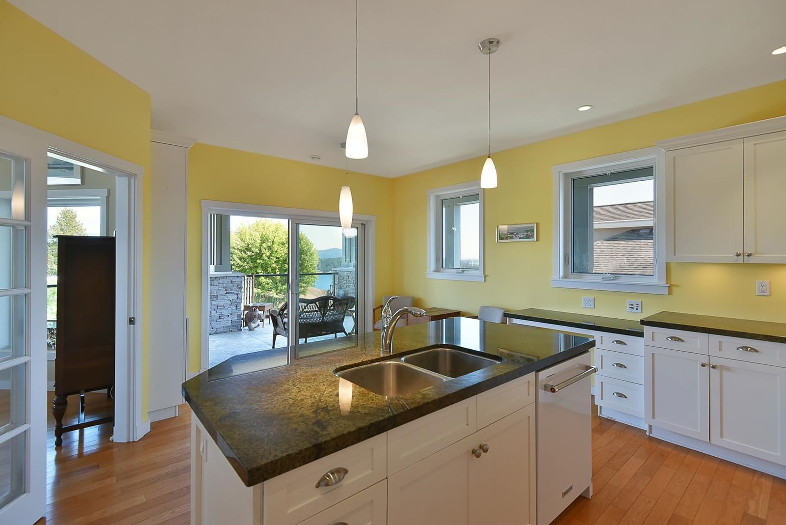 Listing Image 11