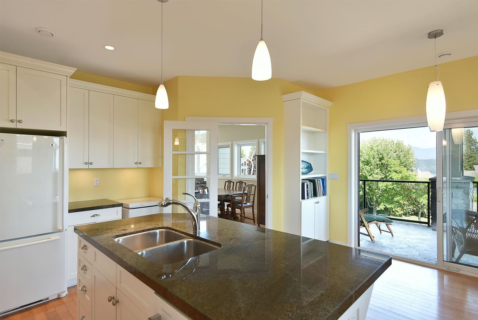 Listing Image 12