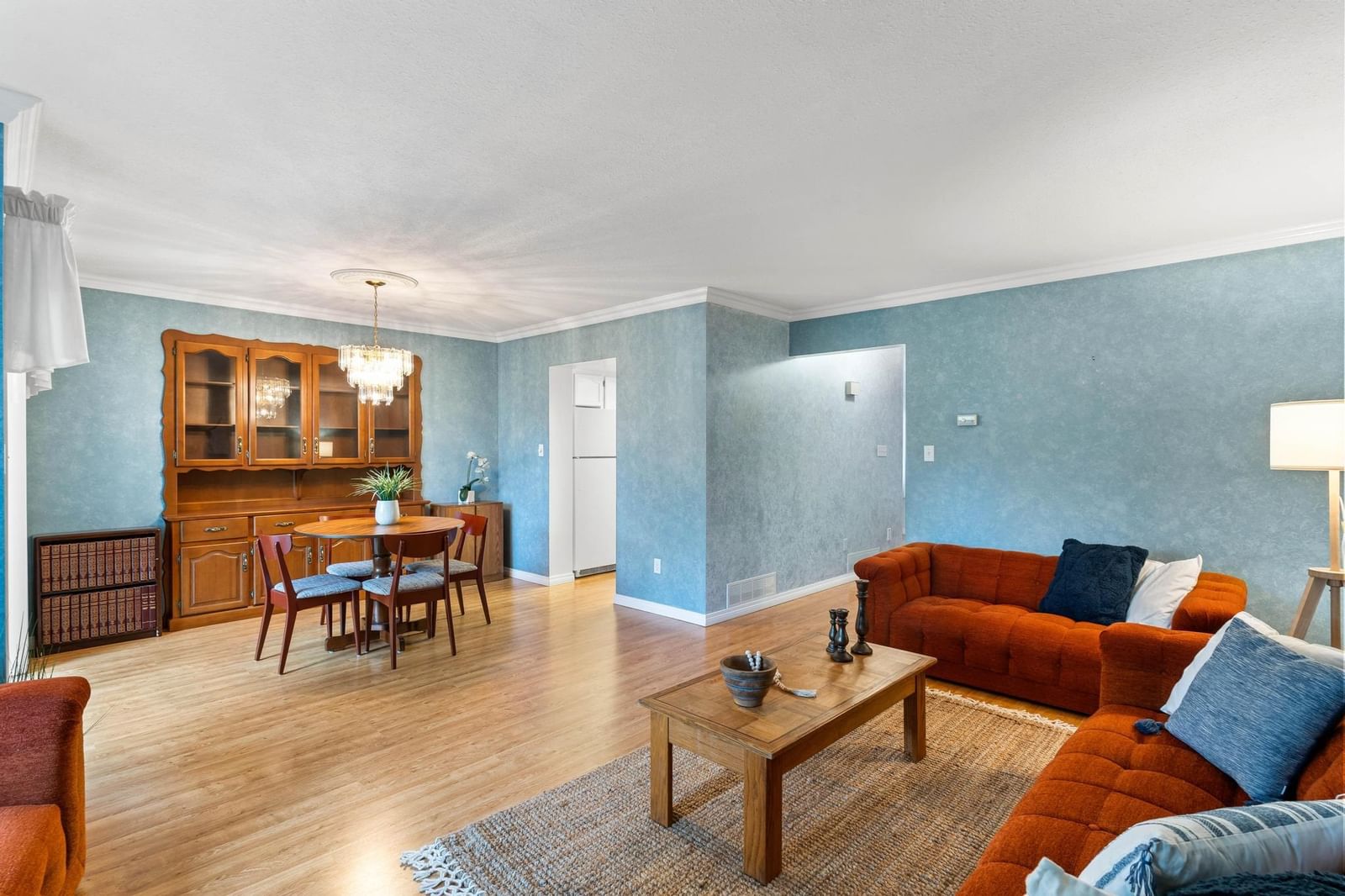 Listing Image 6