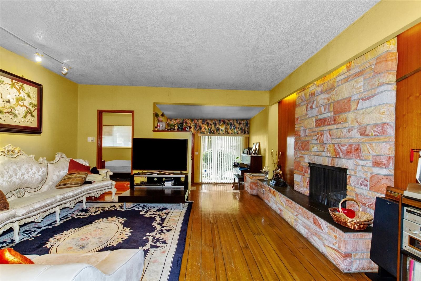 Listing Image 6
