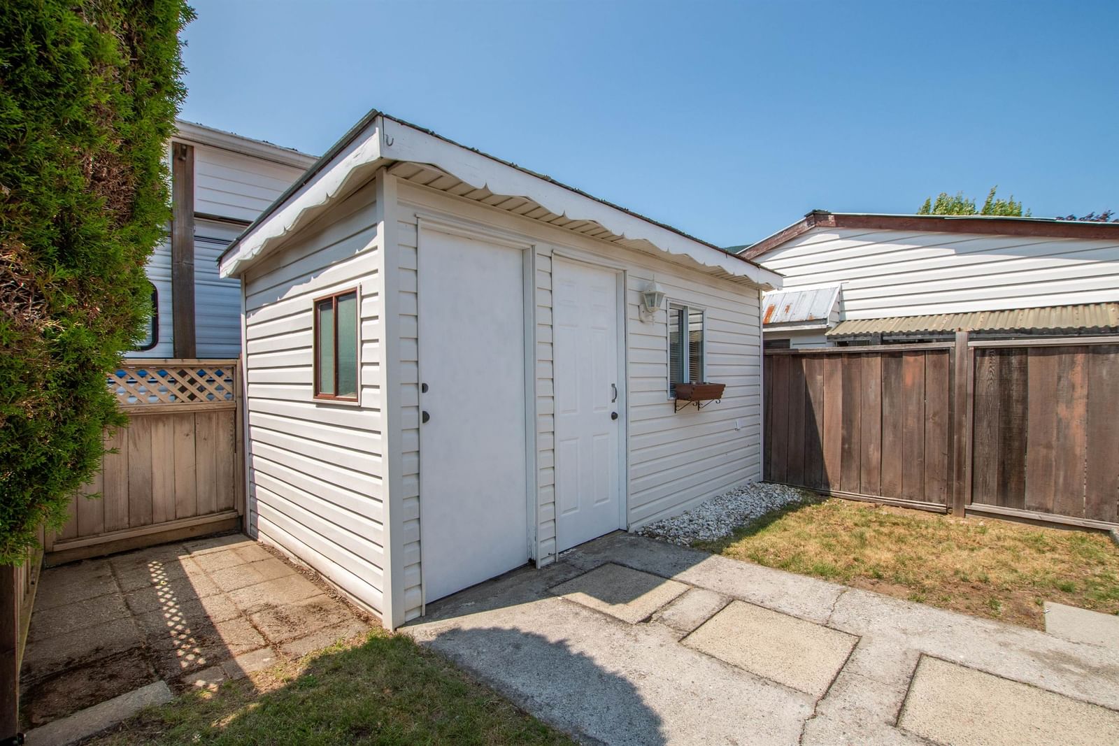 Listing Image 4