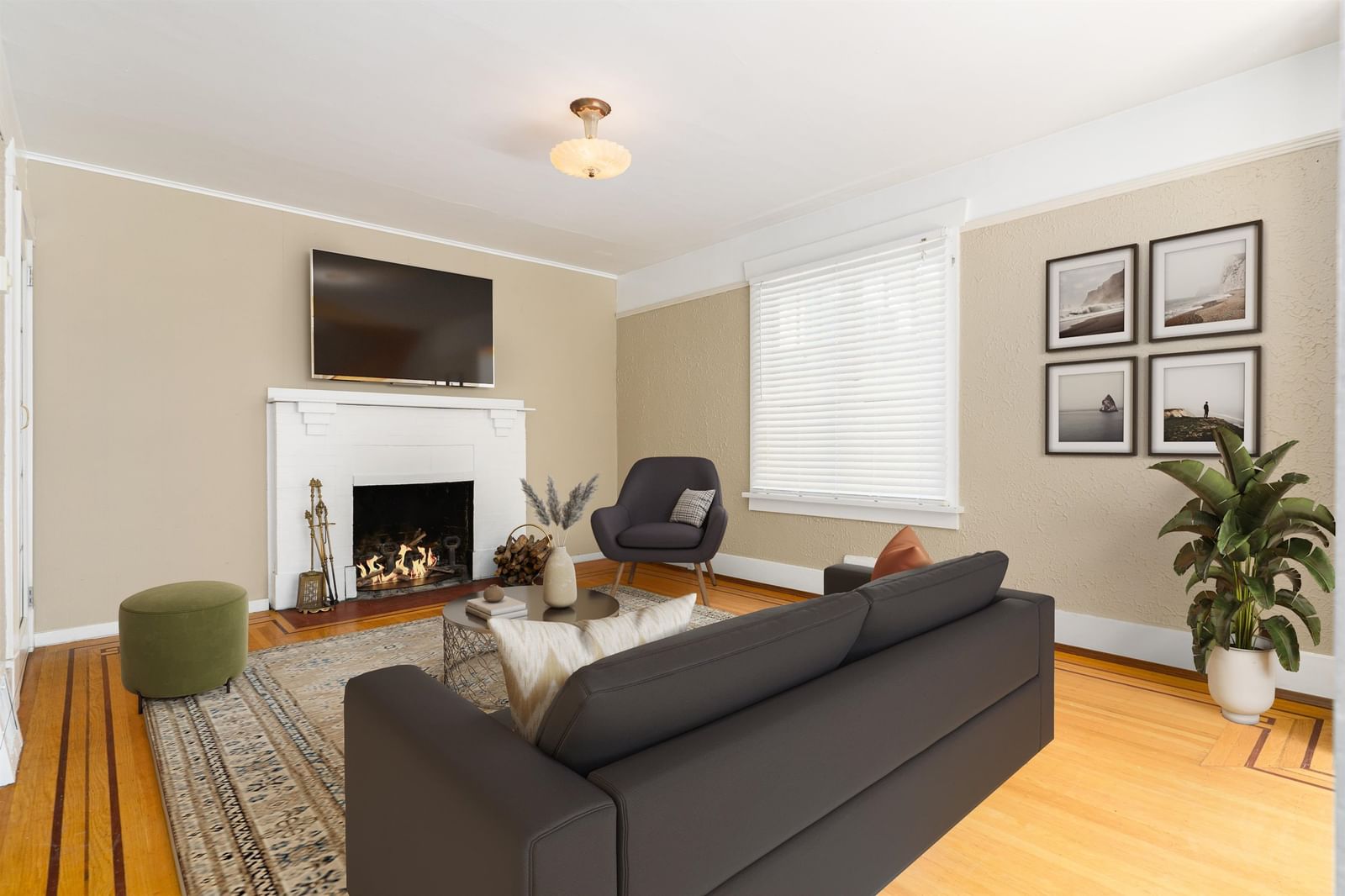 Listing Image 4