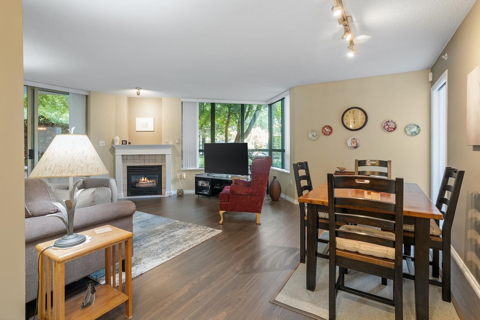 Listing Image 5