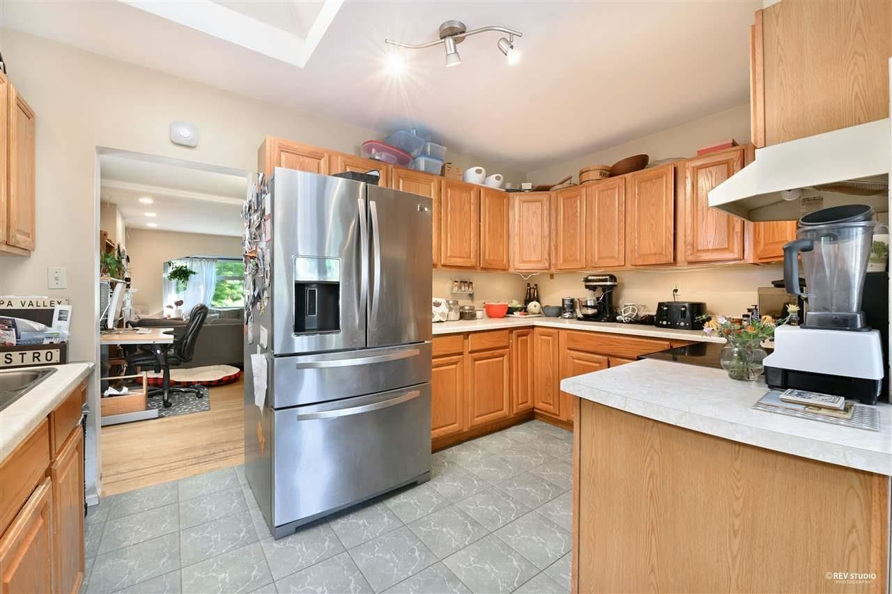 Listing Image 4