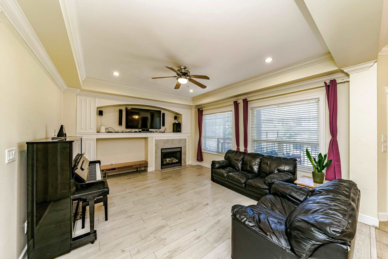 Listing Image 11