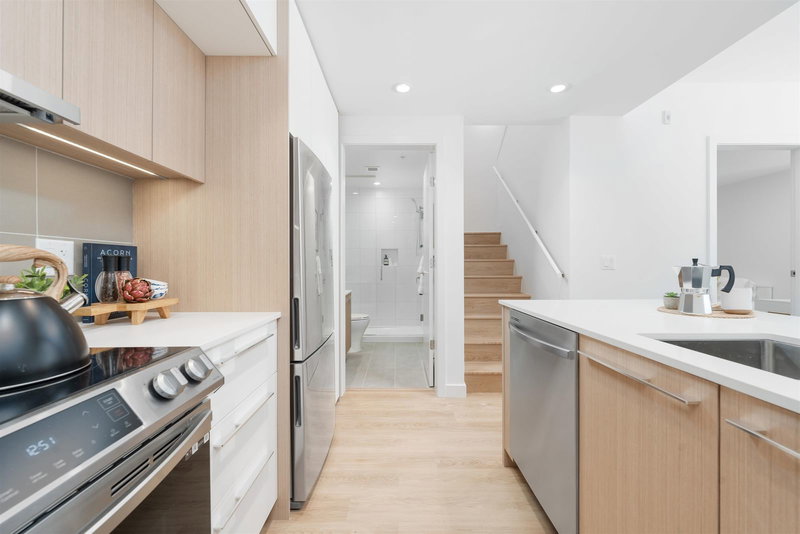 209 - 9888 University Crescent, Burnaby, V5A 0G4 | Image 3