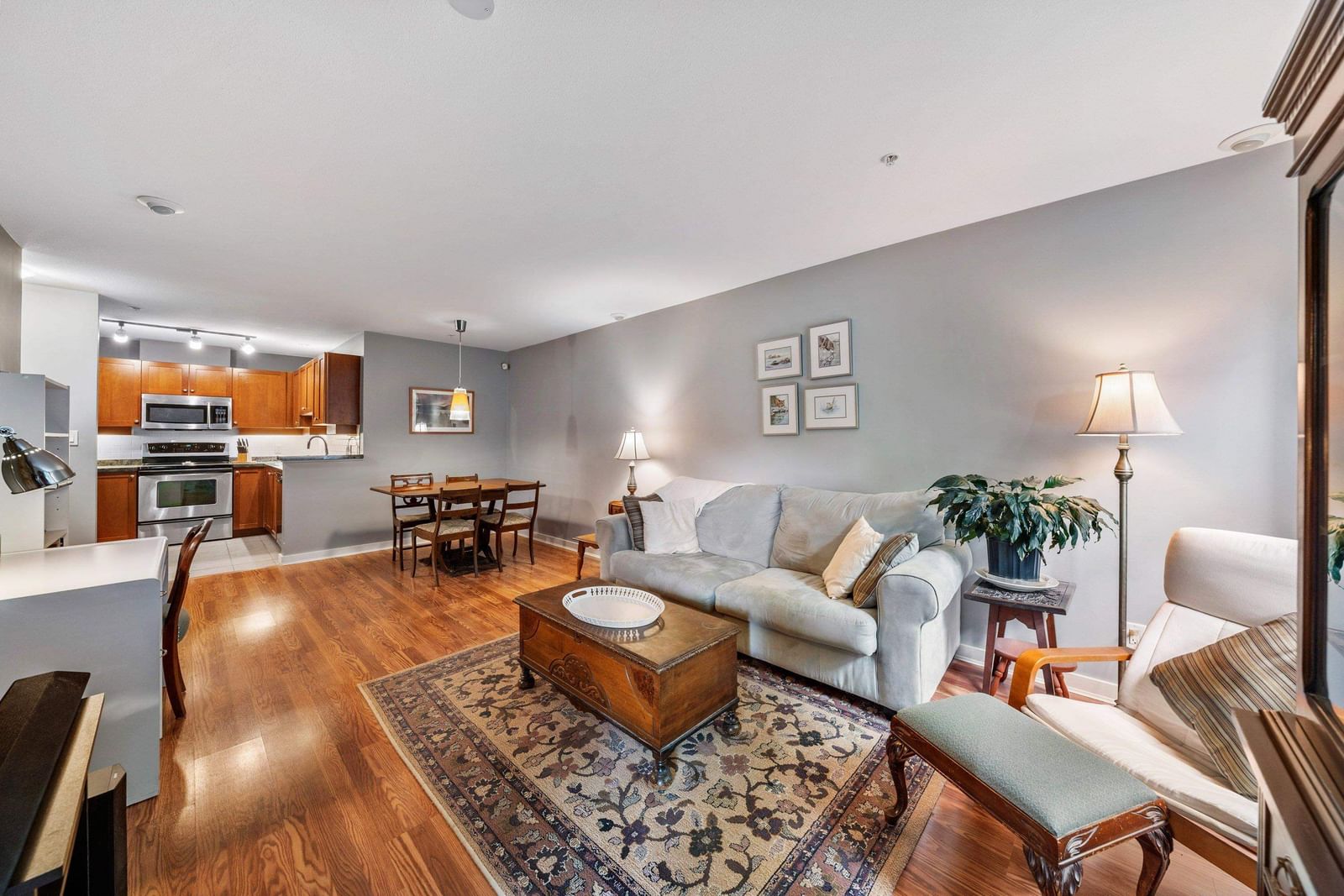 Listing Image 10