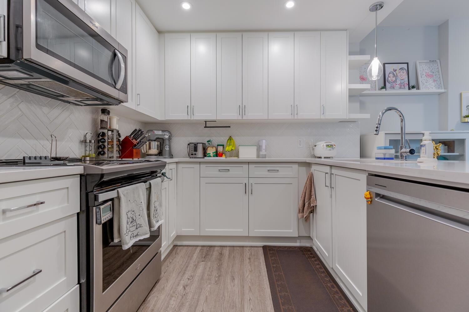 Listing Image 9