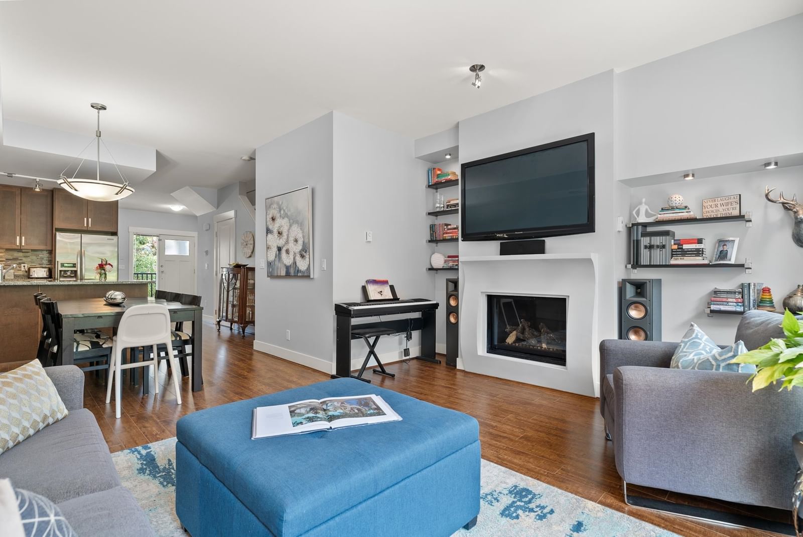 Listing Image 8